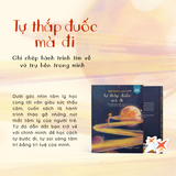 Sách - Tự Thắp Đuốc Mà Đi: Ghi Chép Hành Trình Tìm Về Vũ Trụ Bên Trong Mình