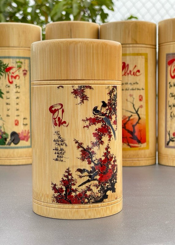 Hộp đựng chè bằng tre, họa tiết thư pháp