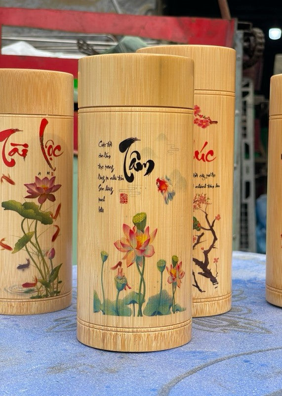 Hộp đựng chè bằng tre, họa tiết thư pháp