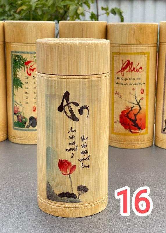 Hộp đựng chè bằng tre, họa tiết thư pháp