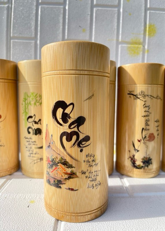 Hộp đựng chè bằng tre, họa tiết thư pháp