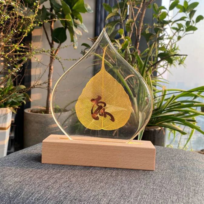 Đèn Lá Bồ Đề - Chữ Thư Pháp Mạ Vàng