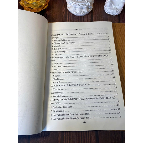 Sách - Tập văn cúng gia tiên (Văn khấn nôm tại nhà)