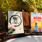 Lịch để bàn đế gỗ 2026 Thư Pháp Làng Mai