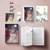 Hữu Châu Hà Tu Độc - Tặng Kèm Bookmark Bồi Cứng, Boxset. Shikishi Có Chữ Ký In Của Tác Giả, Random Chữ Ký Họa Sĩ
